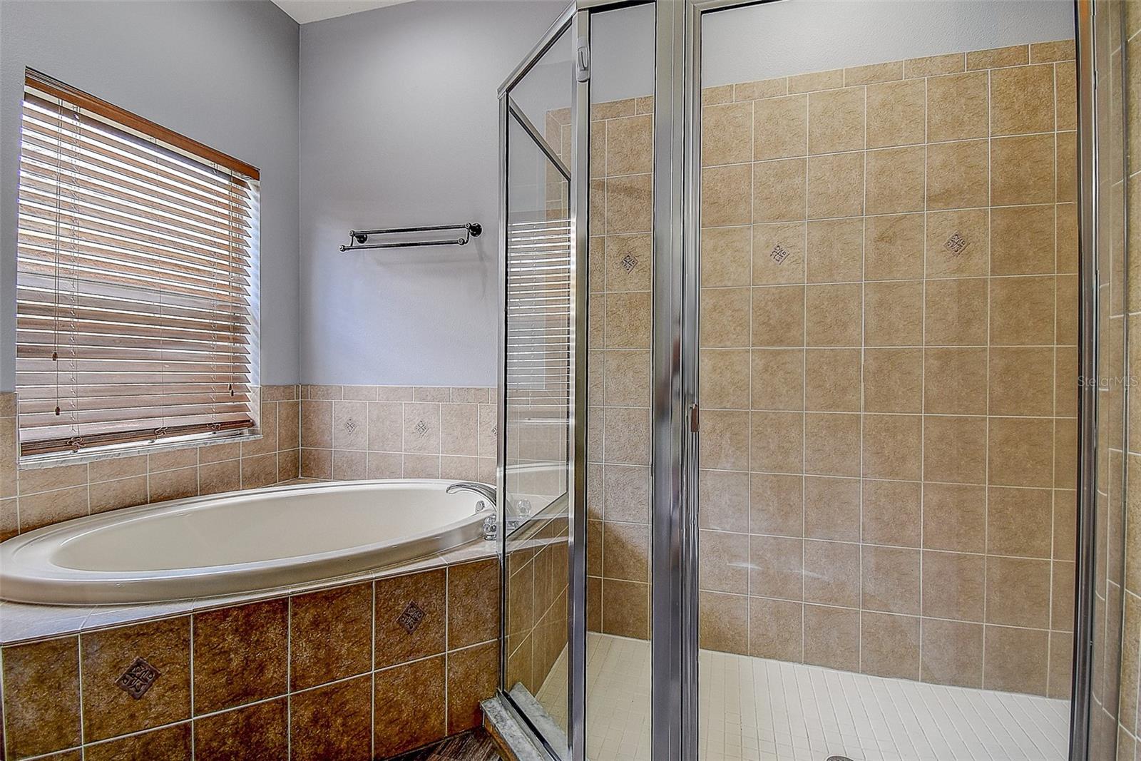 1820 MIRA LAGO CIR, RUSKIN, FL, 33570