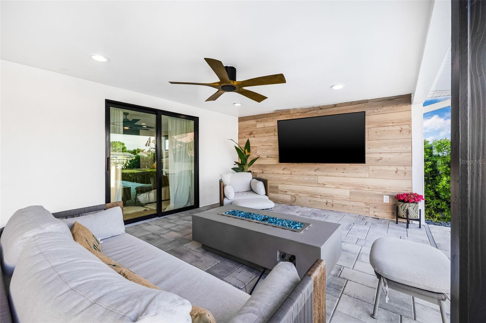 1367 51ST AVE NE, ST PETERSBURG, FL, 33703