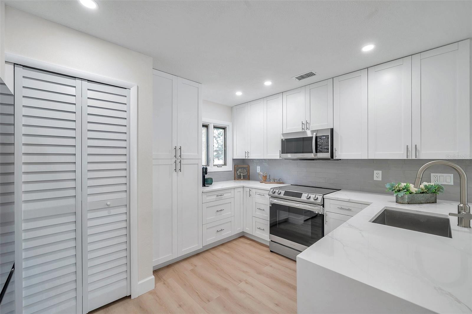 WESLEY CHAPEL, FL, 33543