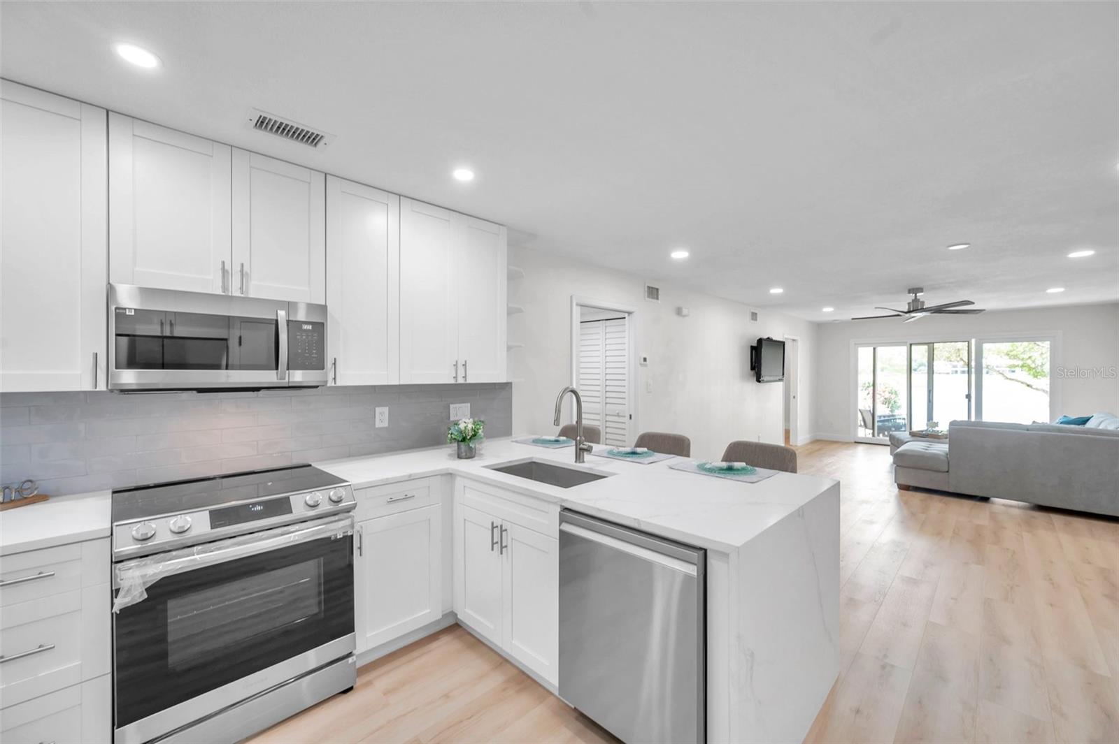 WESLEY CHAPEL, FL, 33543