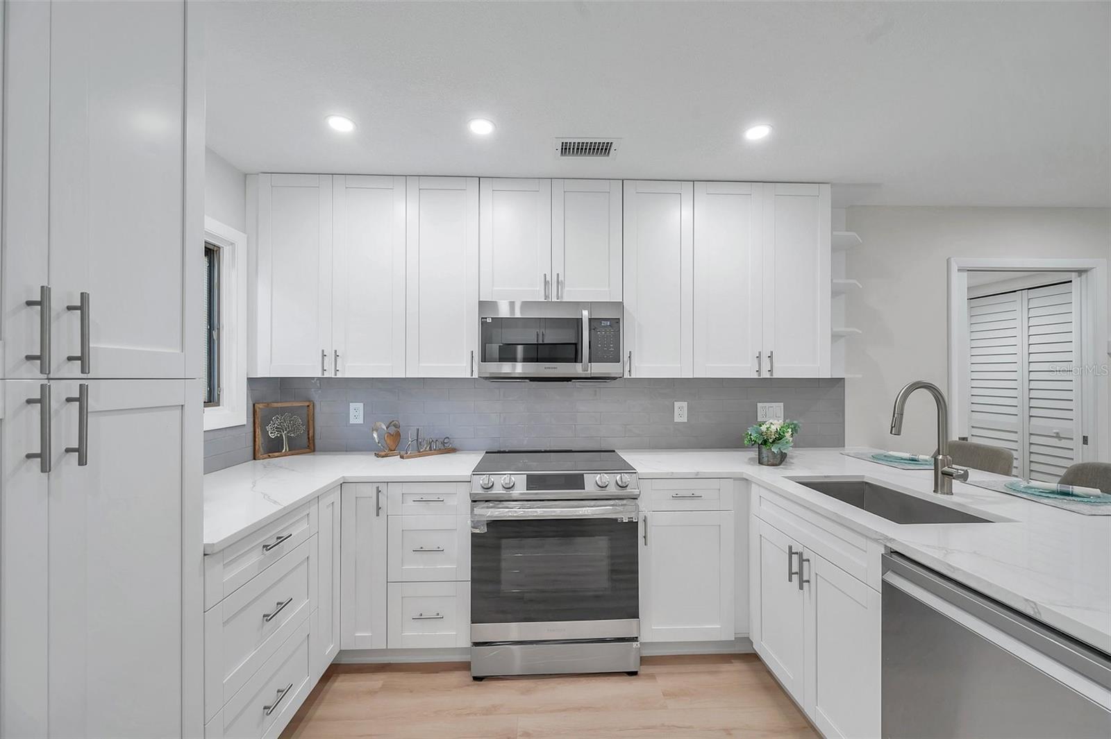 WESLEY CHAPEL, FL, 33543