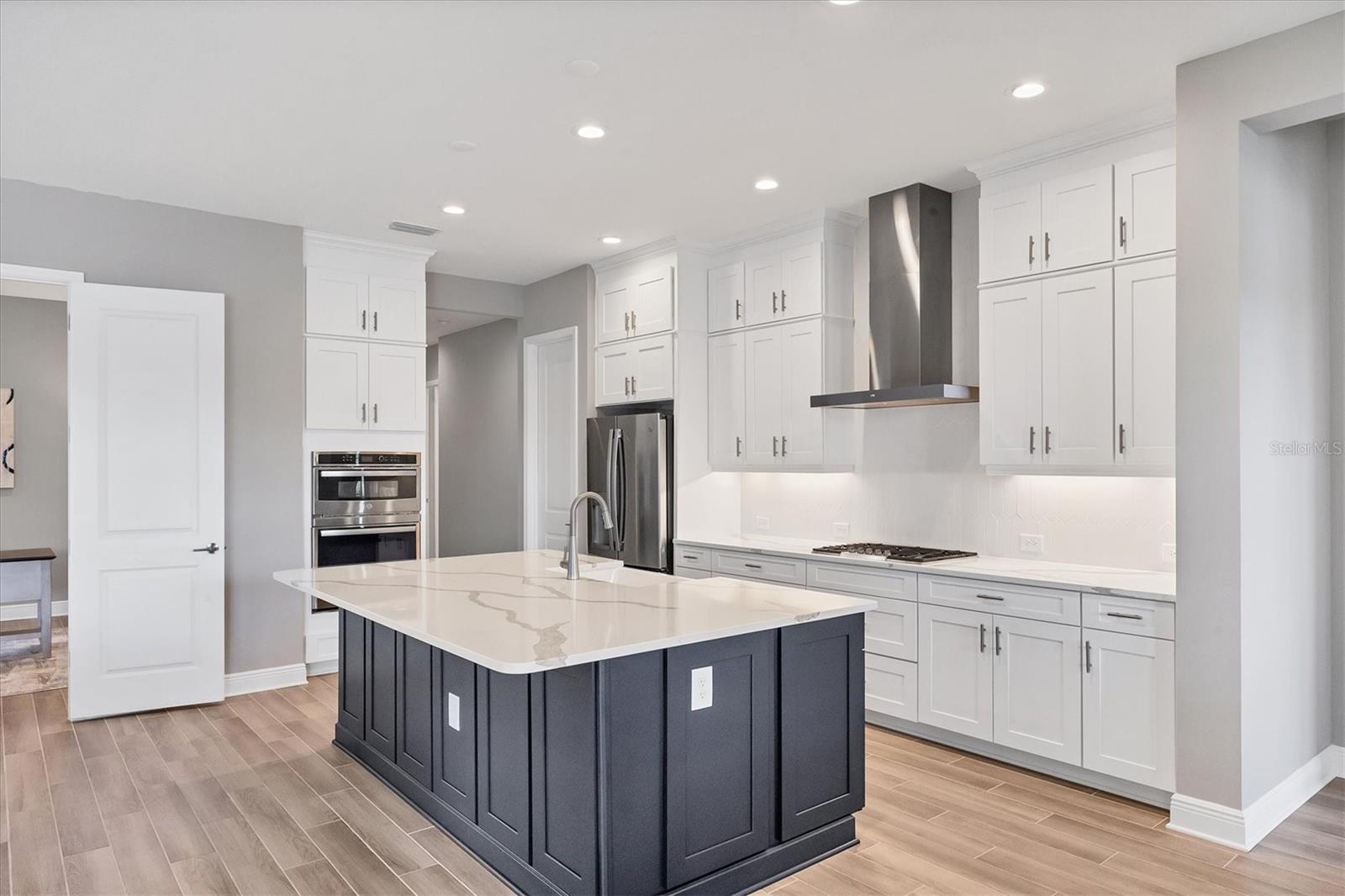 10217 CANAVERAL CIR, SARASOTA, FL, 34241