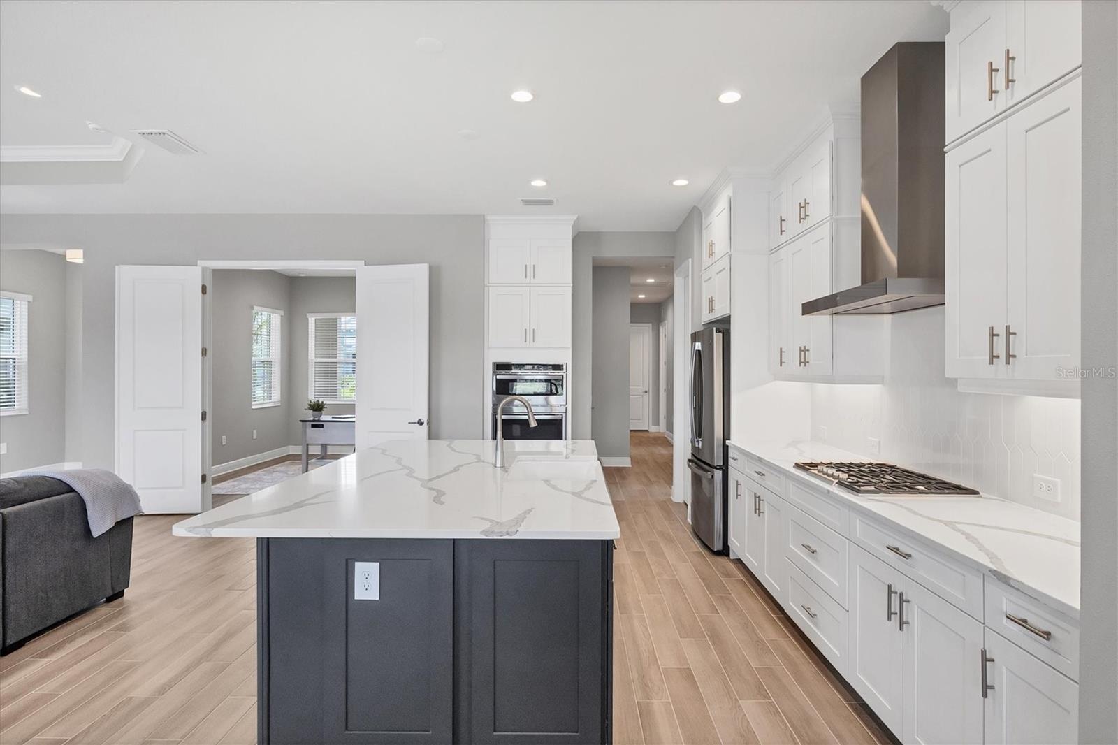 10217 CANAVERAL CIR, SARASOTA, FL, 34241