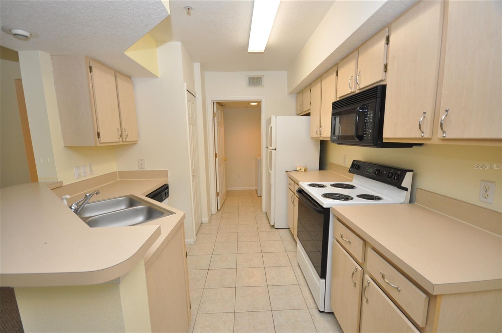 713 CREST PINES DR #212, ORLANDO, FL, 32828