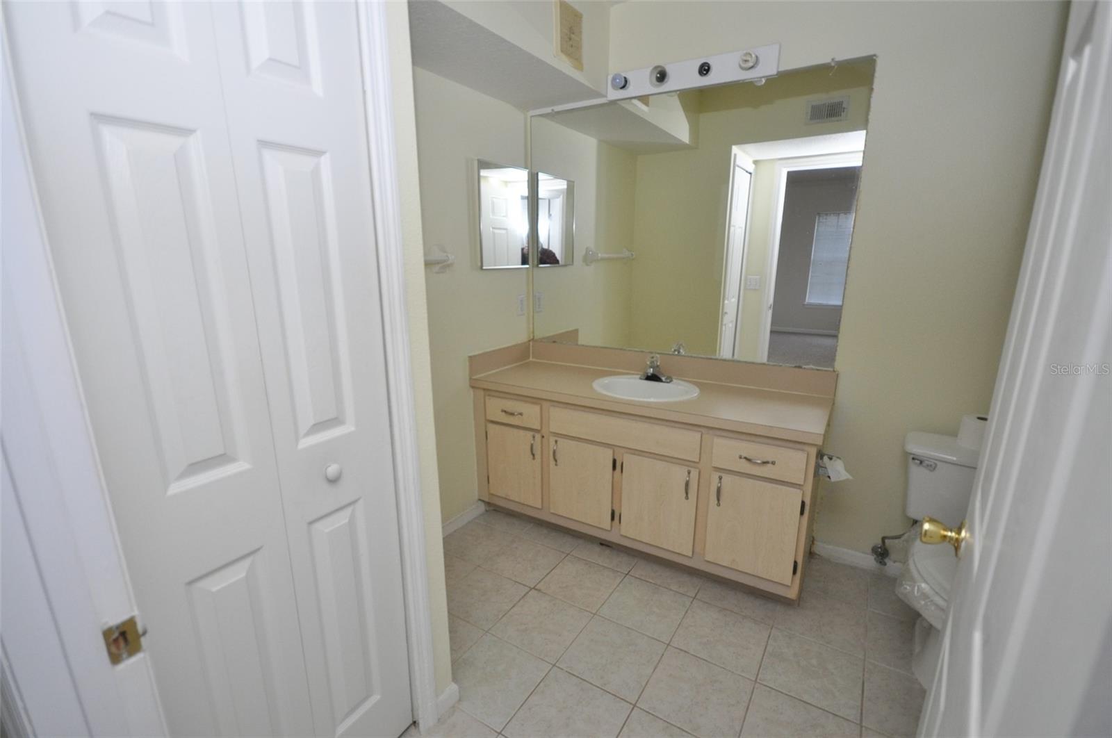 713 CREST PINES DR #212, ORLANDO, FL, 32828
