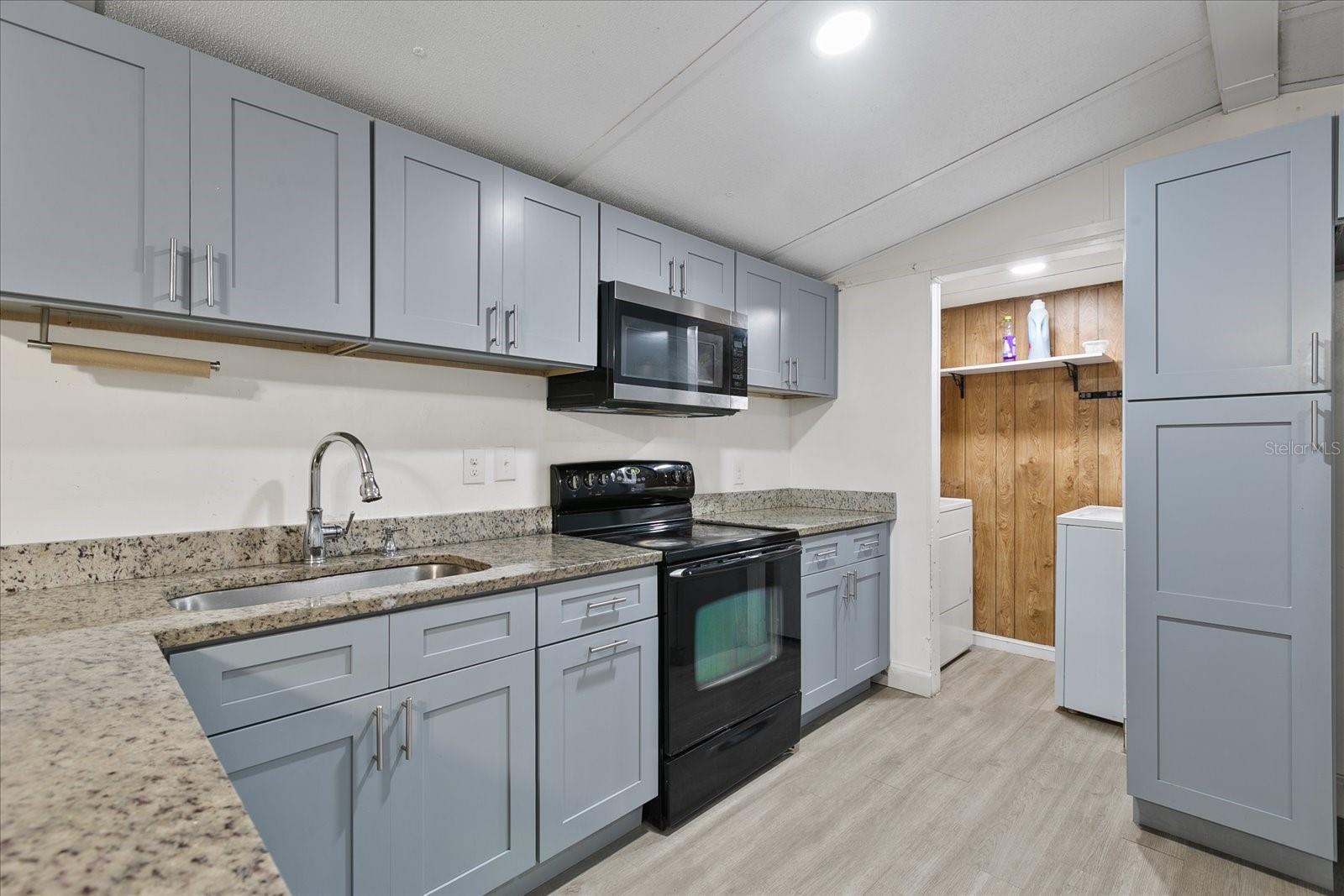 2102 SYDNEY DOVER RD, DOVER, FL, 33527