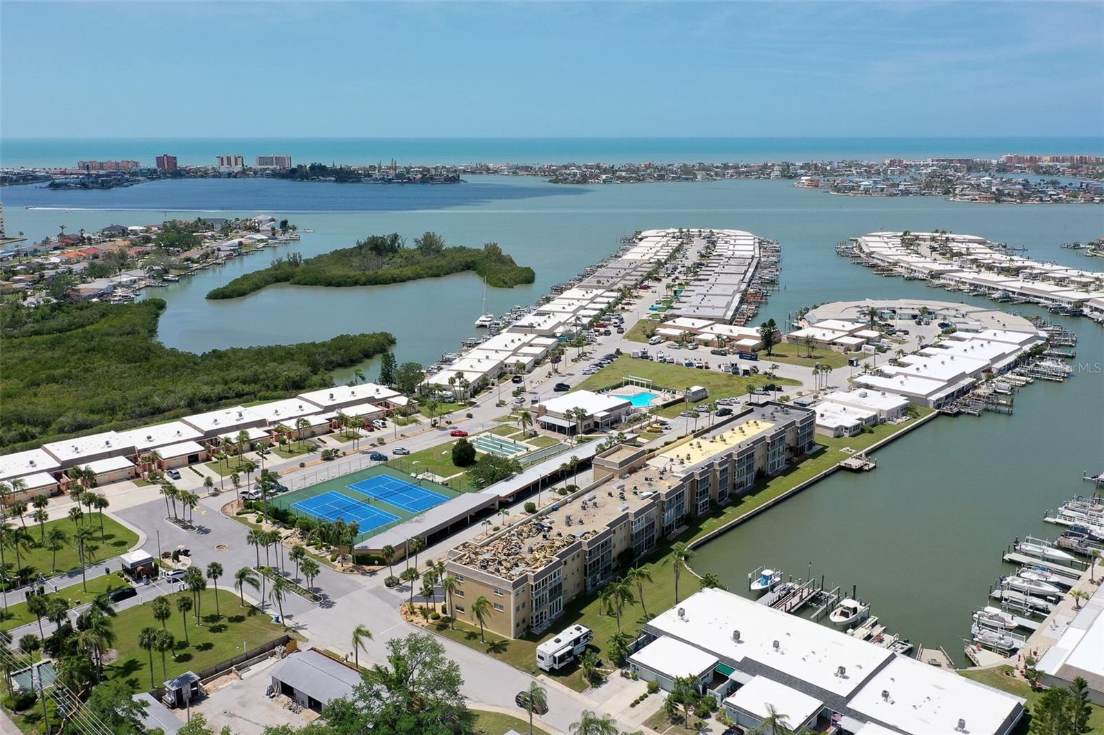 1 BOCA CIEGA POINT BLVD #212, ST PETERSBURG, FL, 33708