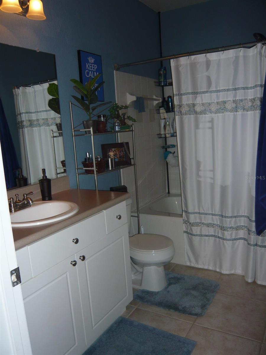 9404 CRESCENT LOOP CIR #107, TAMPA, FL, 33619