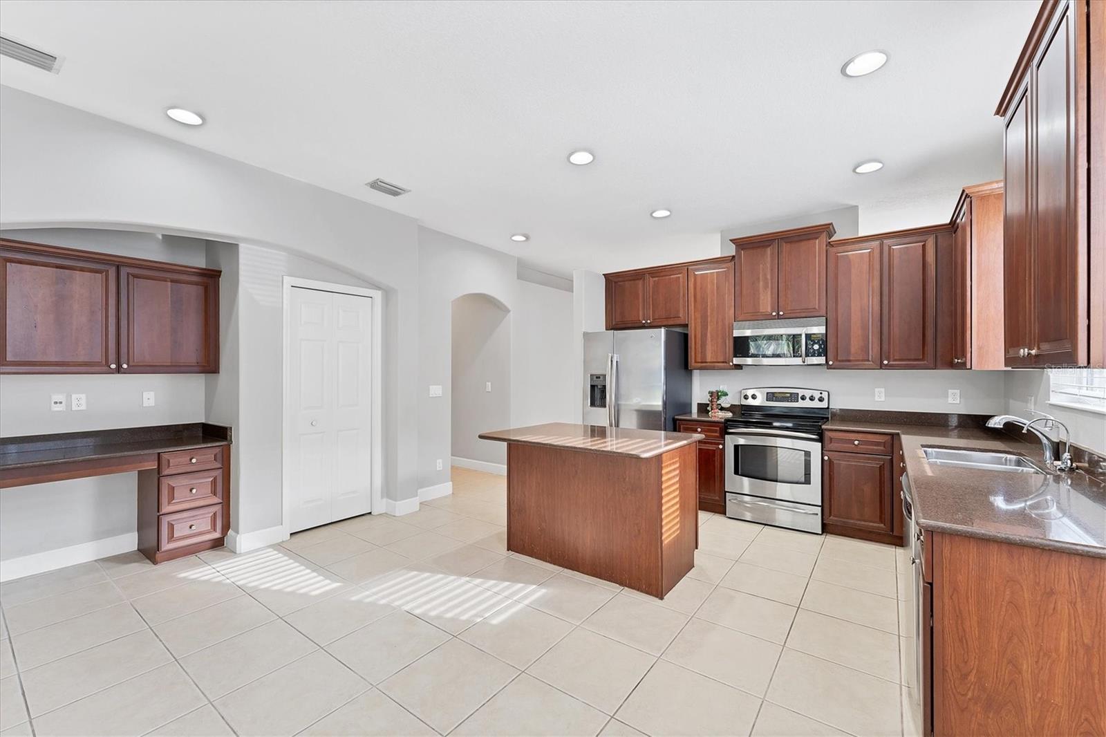 2094 MESIC HAMMOCK WAY, VENICE, FL, 34292