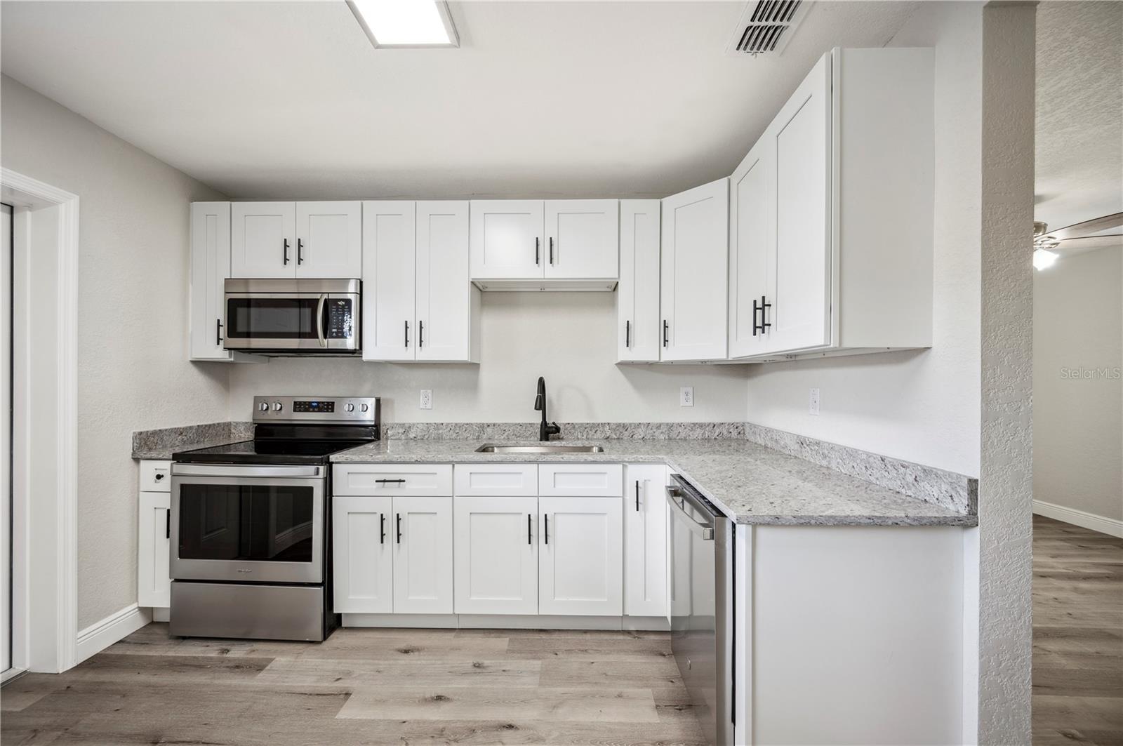 1037 WAYNESVILLE AVE, LAKELAND, FL, 33801