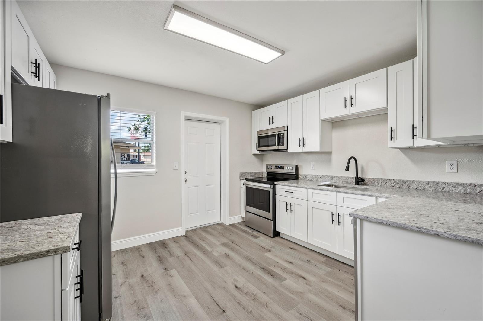 1037 WAYNESVILLE AVE, LAKELAND, FL, 33801