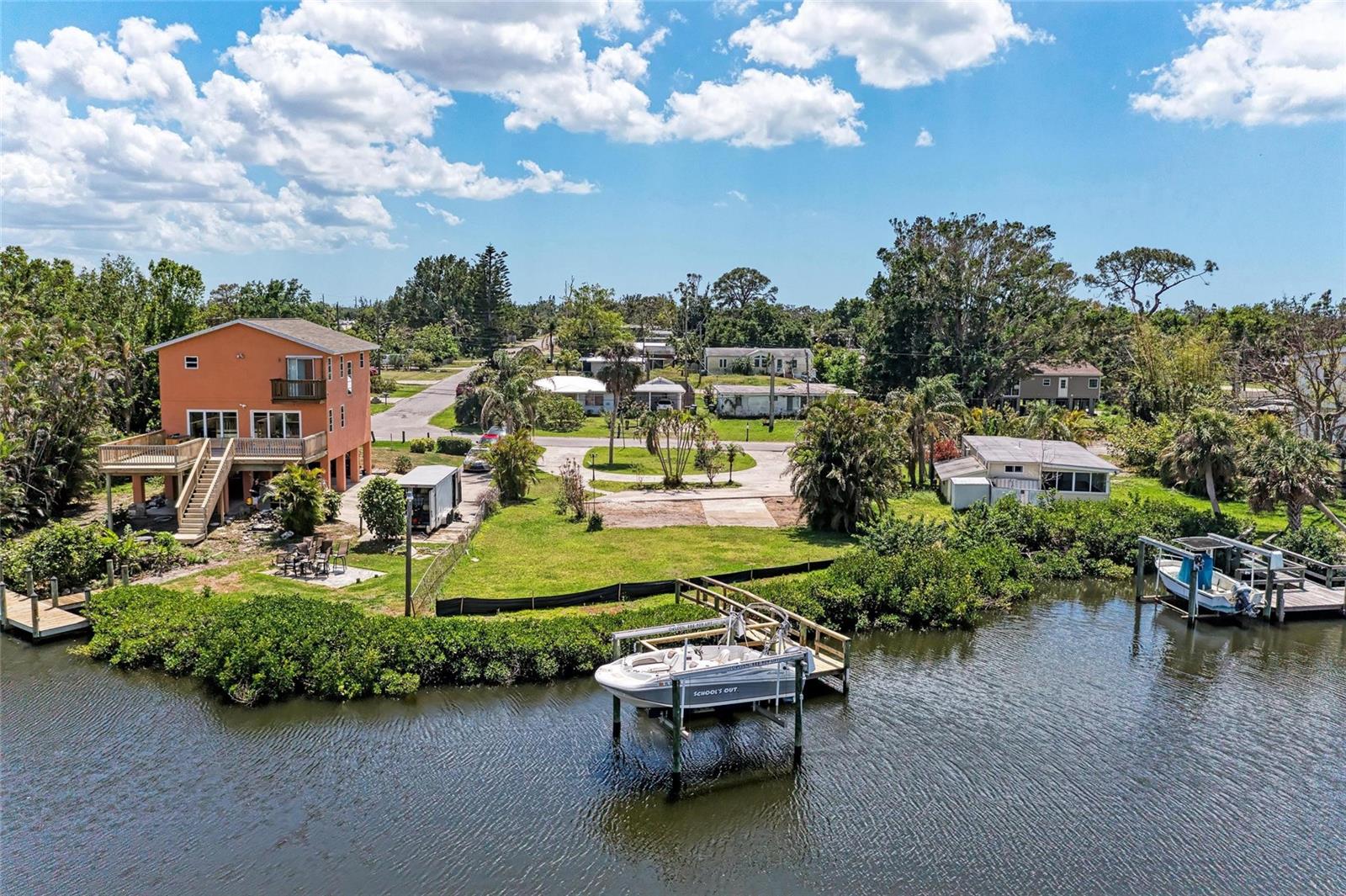 904 LUCILLE AVE, NOKOMIS, FL, 34275