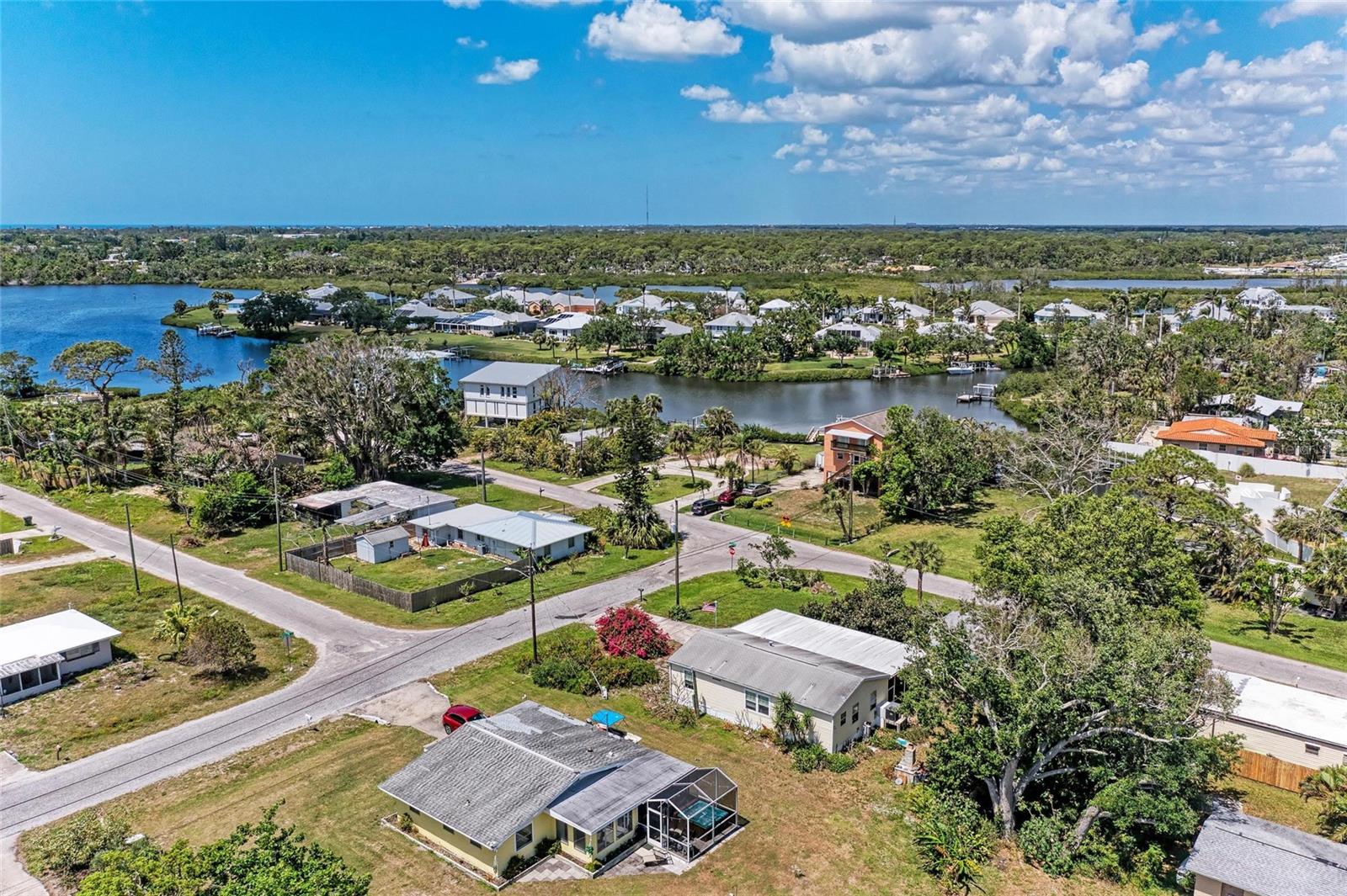 904 LUCILLE AVE, NOKOMIS, FL, 34275