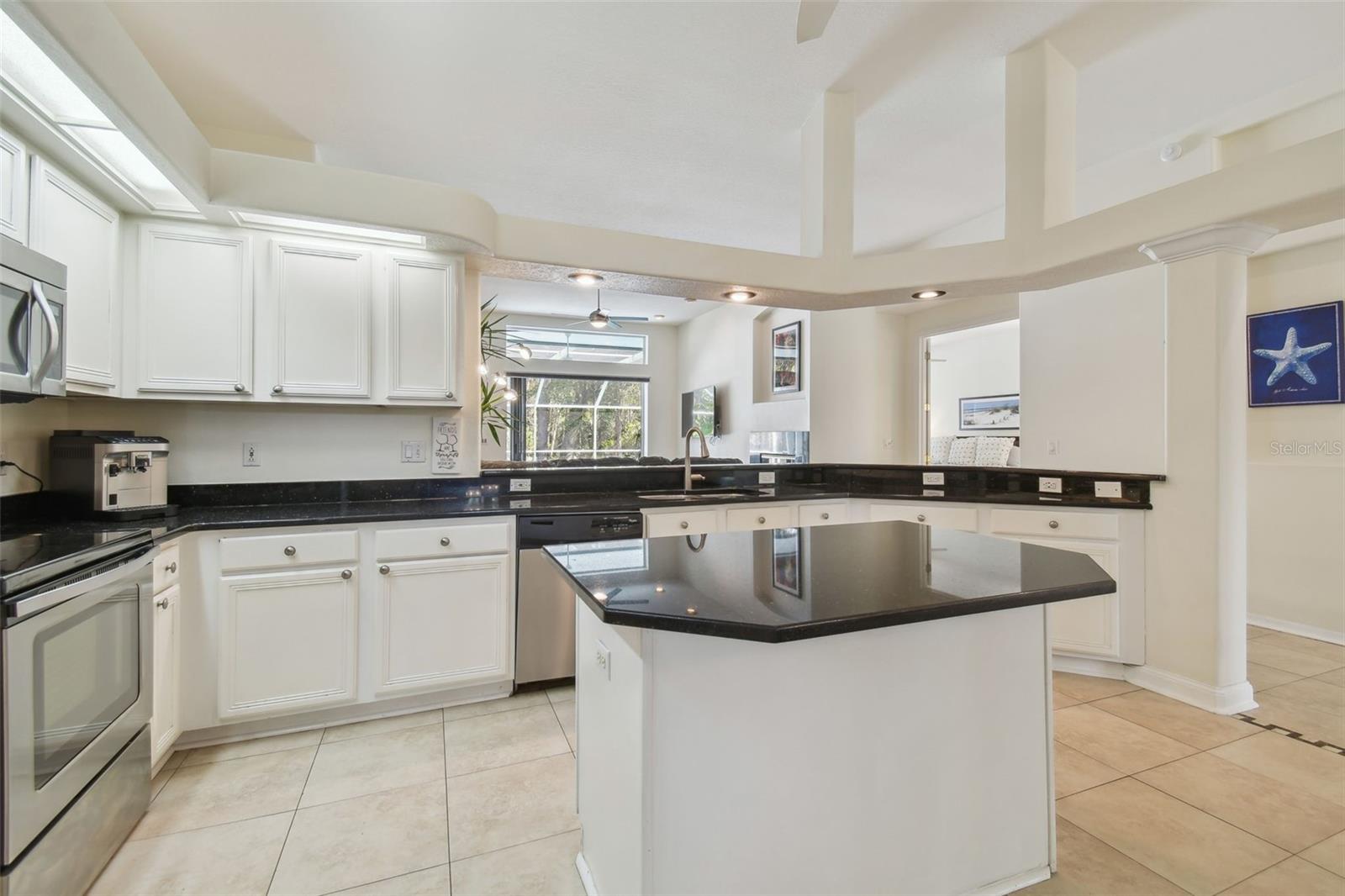 18025 KINGS PARK DR, TAMPA, FL, 33647