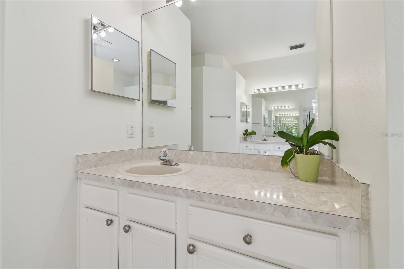 18025 KINGS PARK DR, TAMPA, FL, 33647