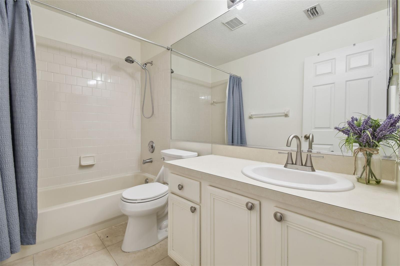 18025 KINGS PARK DR, TAMPA, FL, 33647