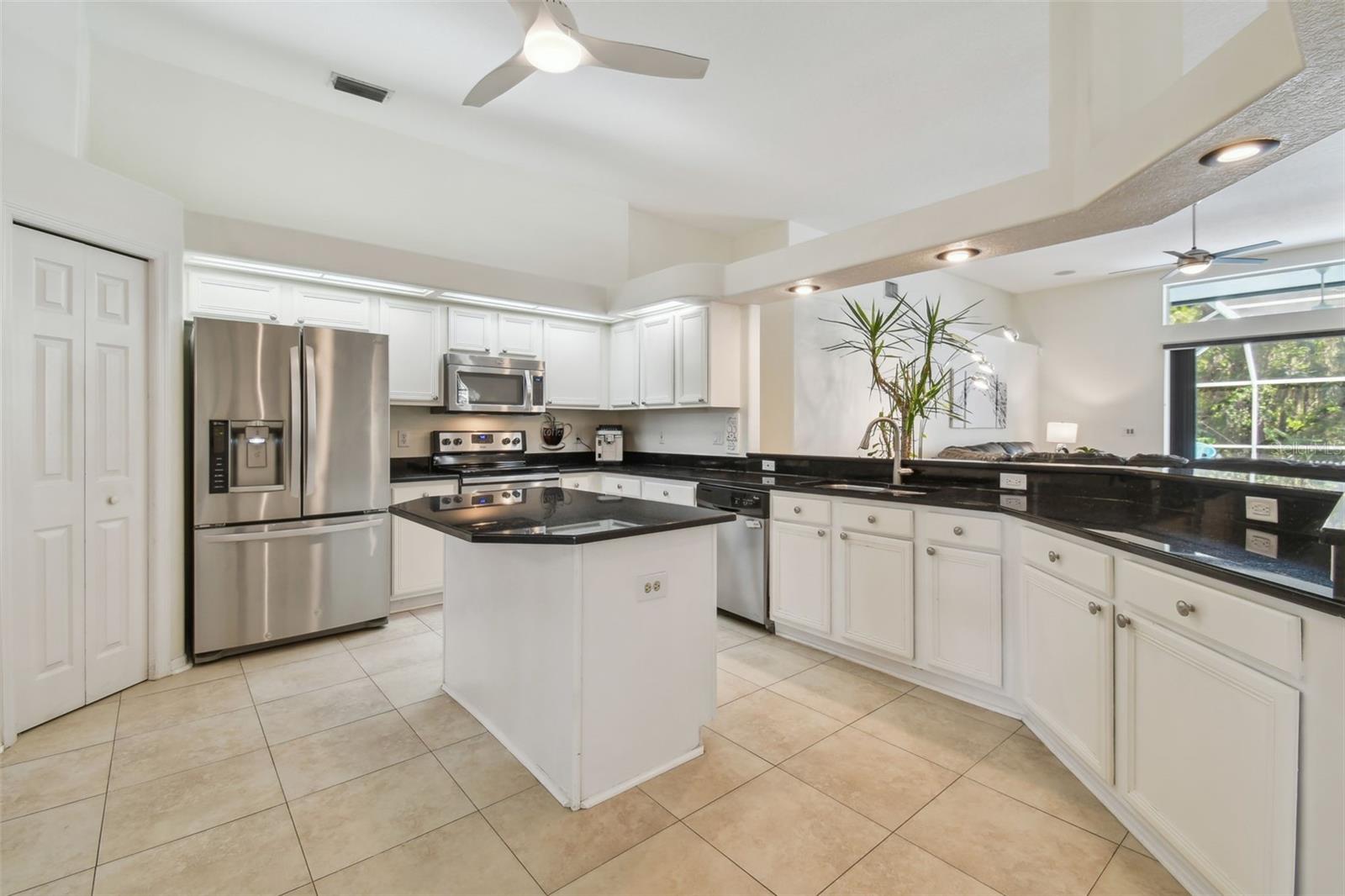 18025 KINGS PARK DR, TAMPA, FL, 33647