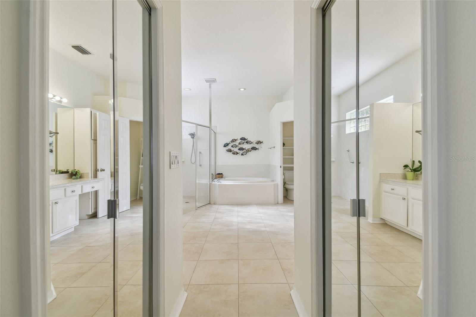18025 KINGS PARK DR, TAMPA, FL, 33647