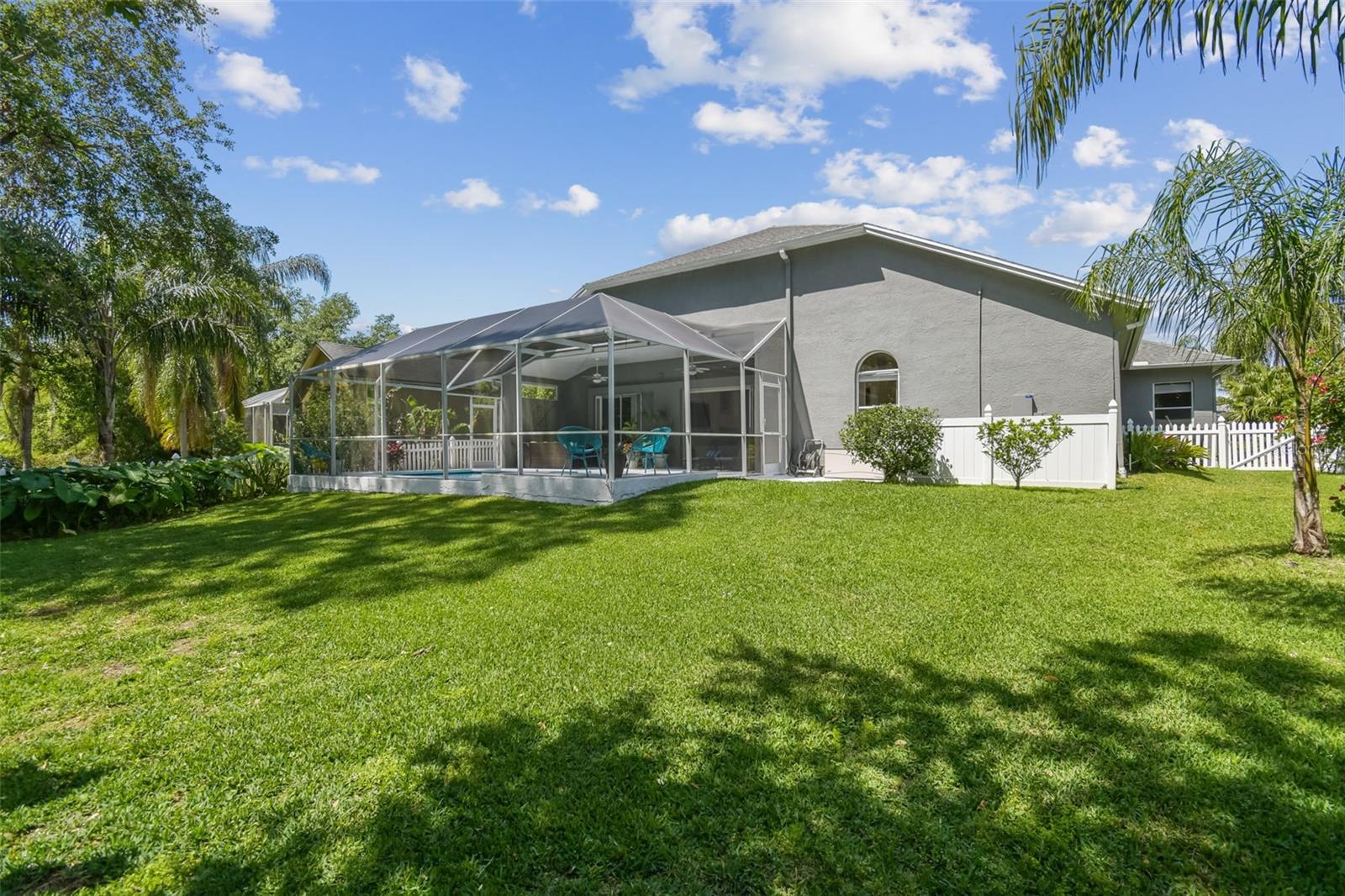 18025 KINGS PARK DR, TAMPA, FL, 33647