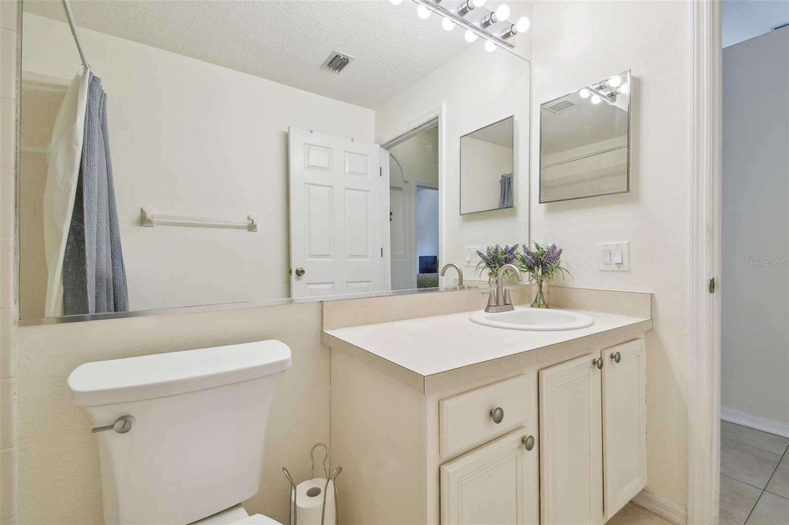 18025 KINGS PARK DR, TAMPA, FL, 33647