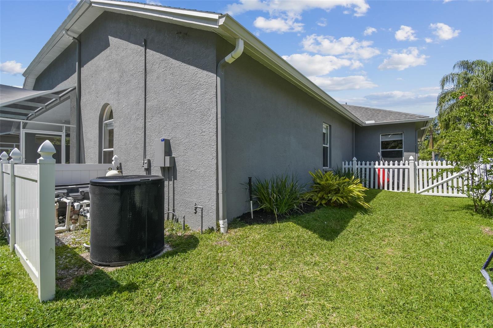 18025 KINGS PARK DR, TAMPA, FL, 33647
