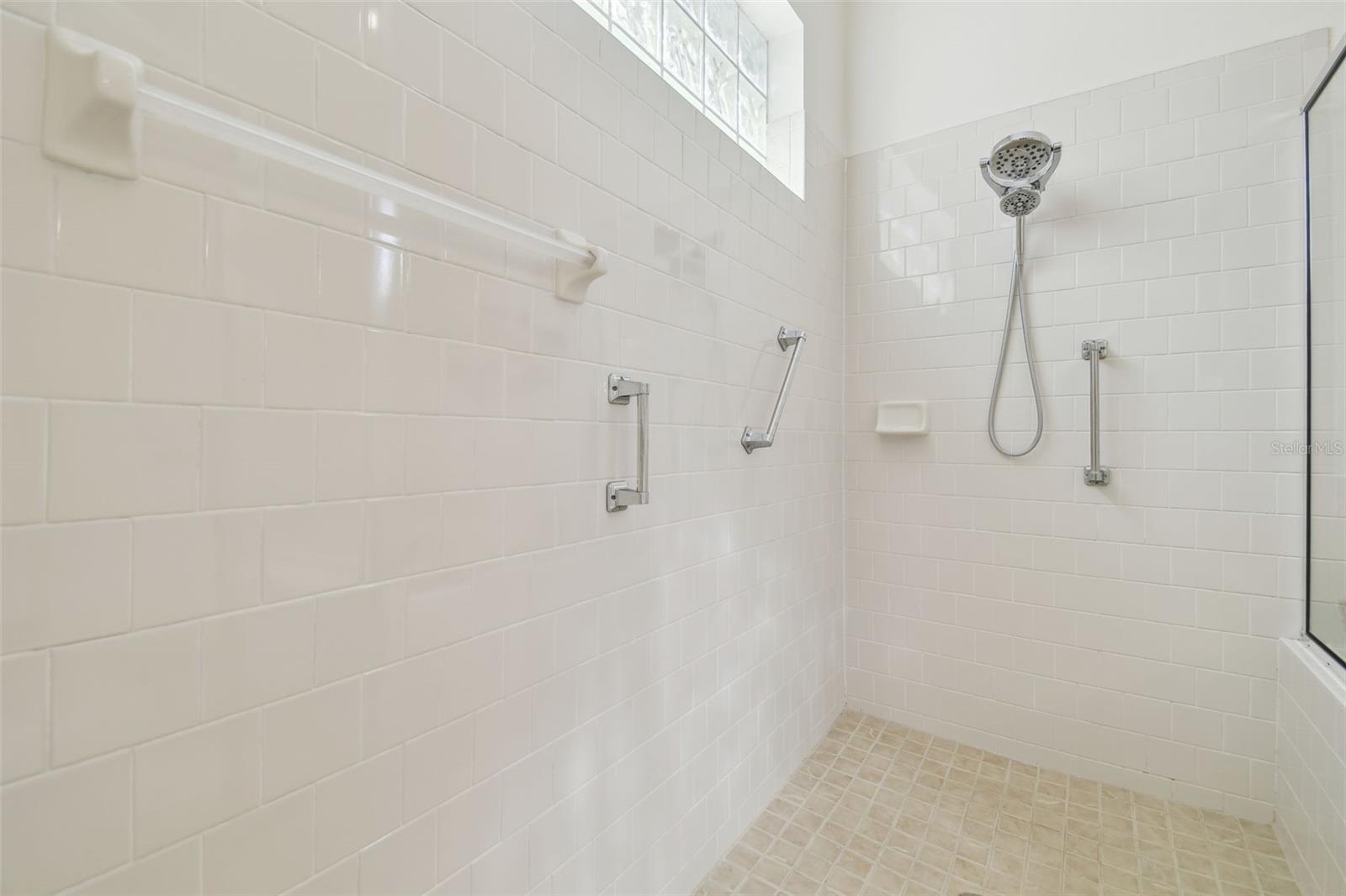 18025 KINGS PARK DR, TAMPA, FL, 33647