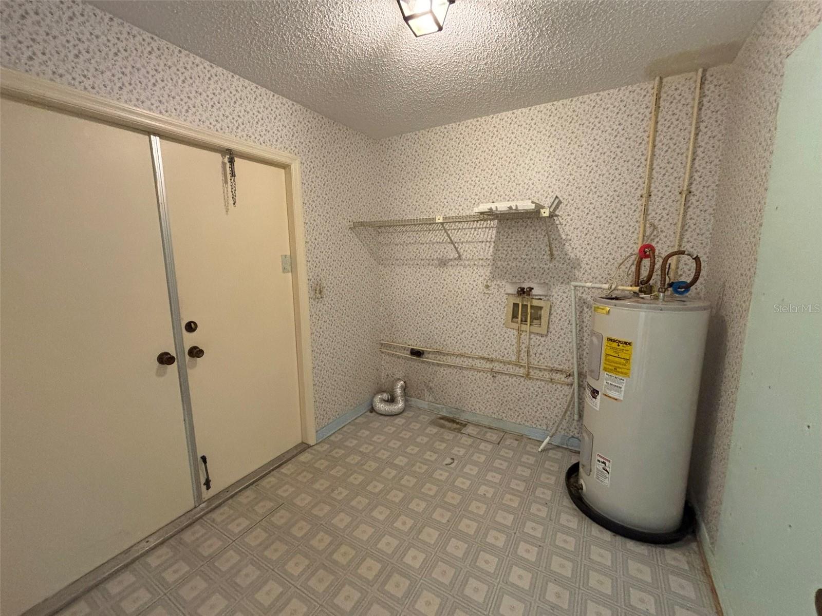 1915 W DEL WEBB BLVD, SUN CITY CENTER, FL, 33573