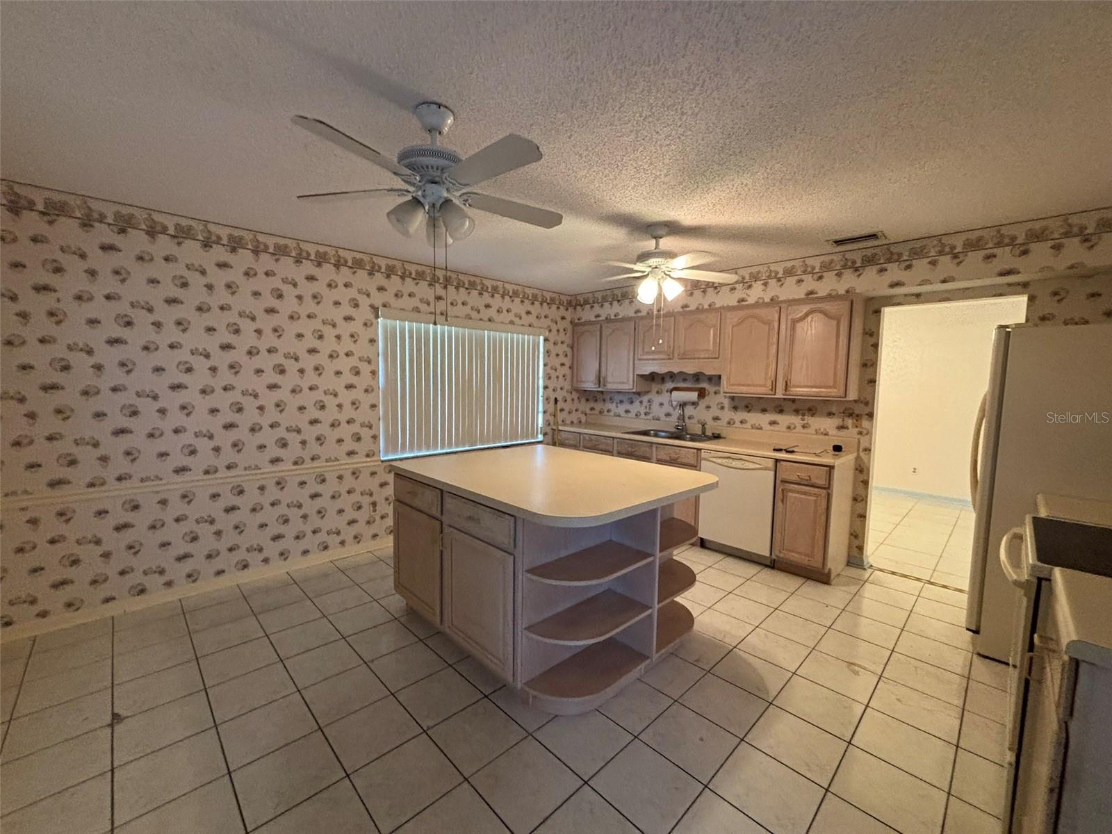 1915 W DEL WEBB BLVD, SUN CITY CENTER, FL, 33573