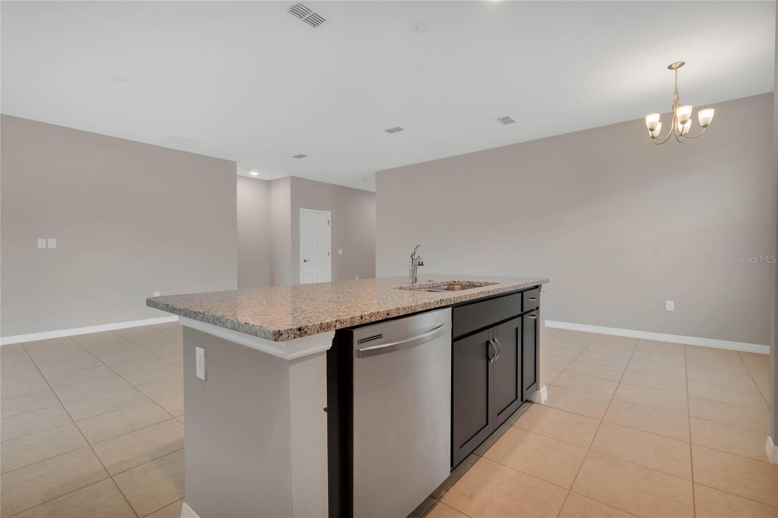 1712 BLUE LAGOON CIR, MASCOTTE, FL, 34753