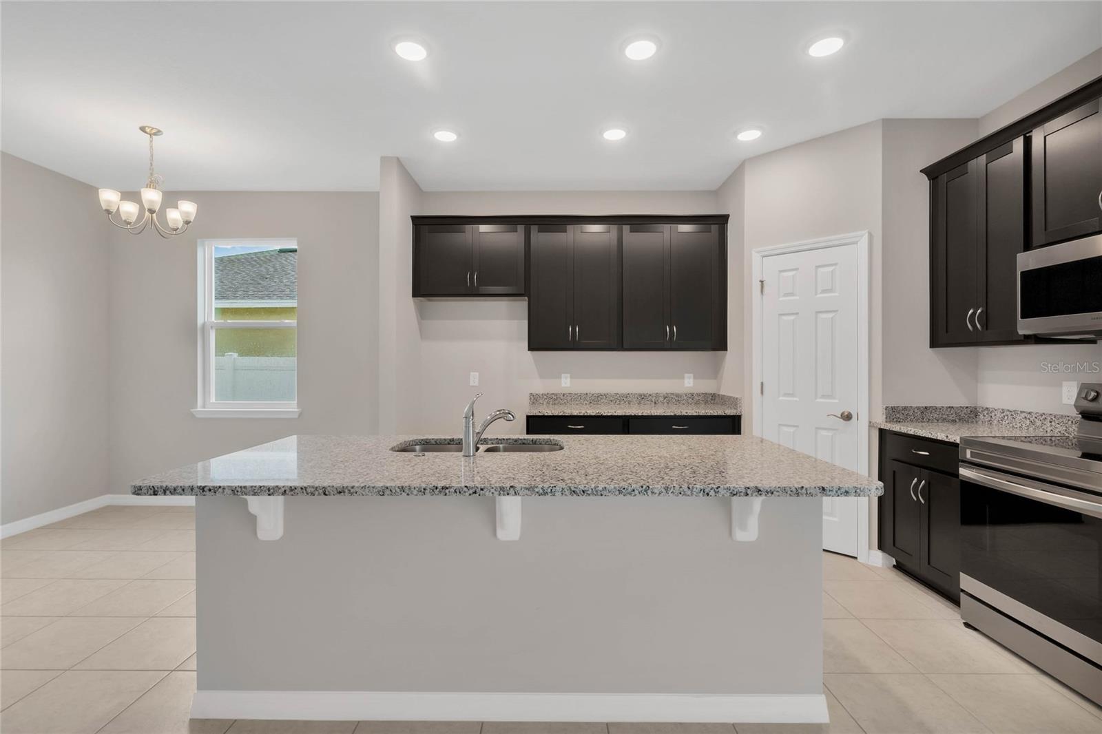 1712 BLUE LAGOON CIR, MASCOTTE, FL, 34753