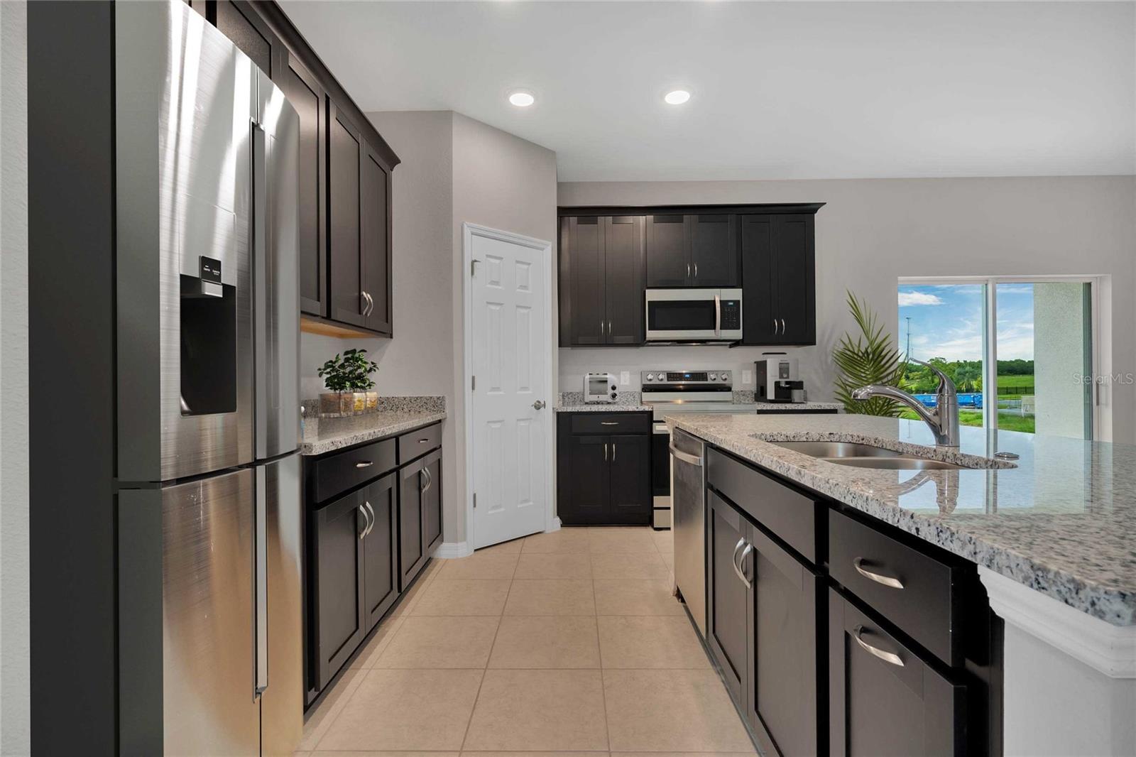 1712 BLUE LAGOON CIR, MASCOTTE, FL, 34753