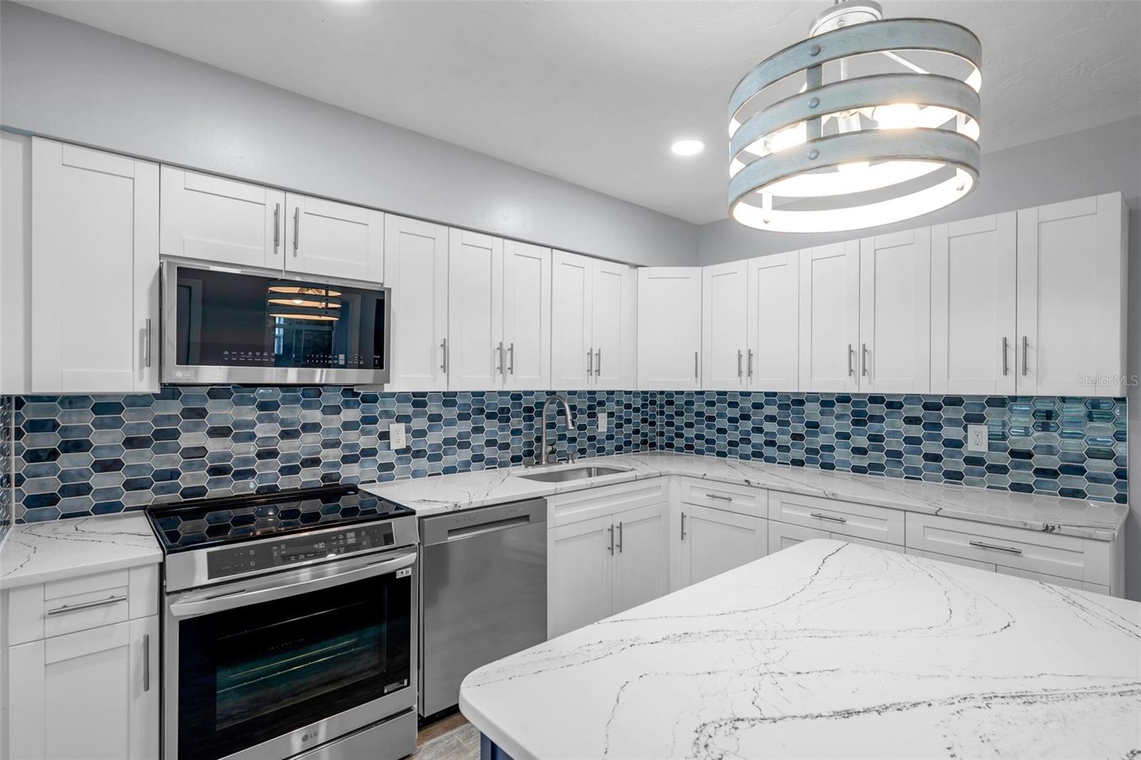 1836 DOUGLAS AVE, DUNEDIN, FL, 34698