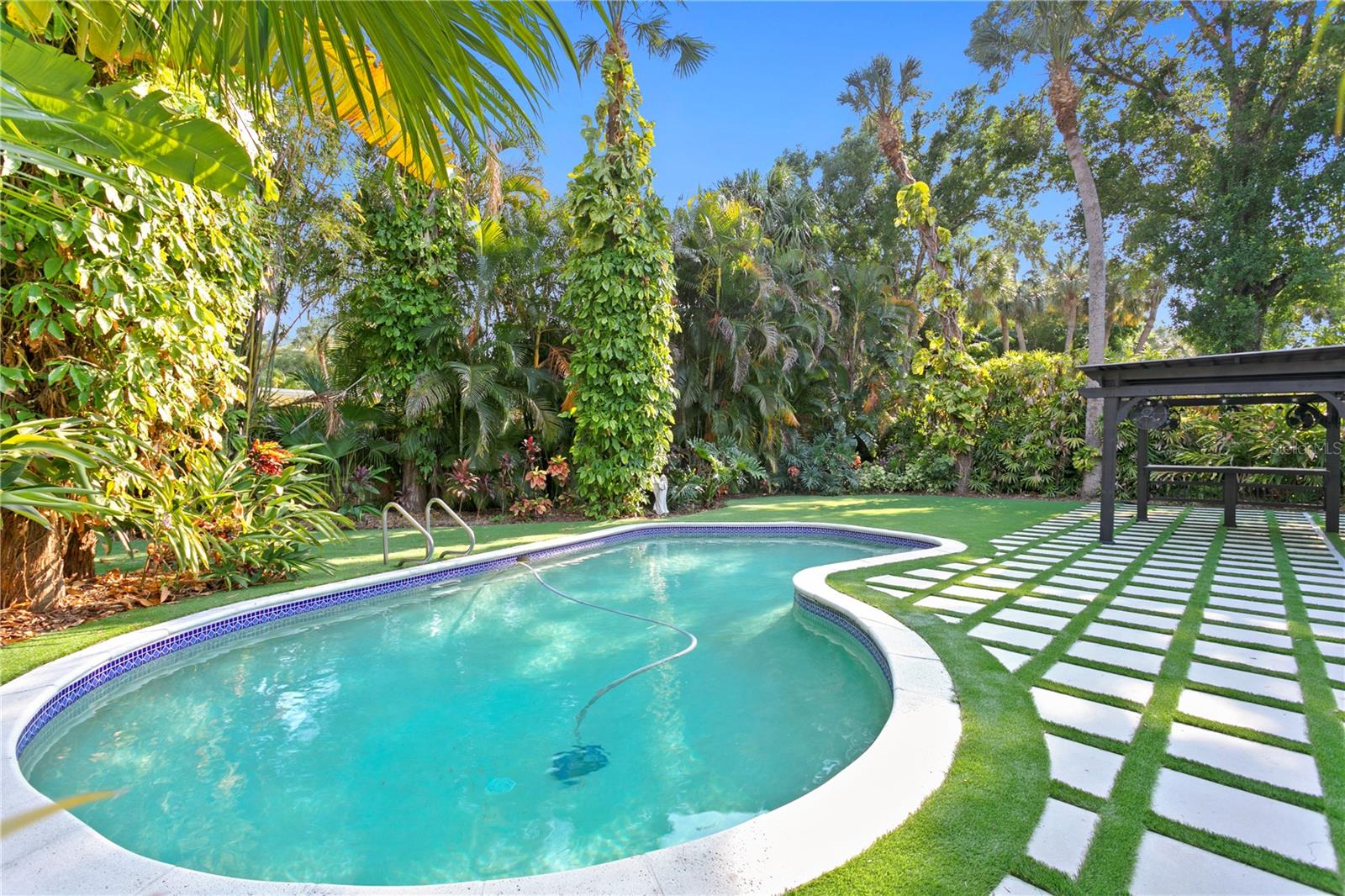 4308 W BEACH PARK DR, TAMPA, FL, 33609