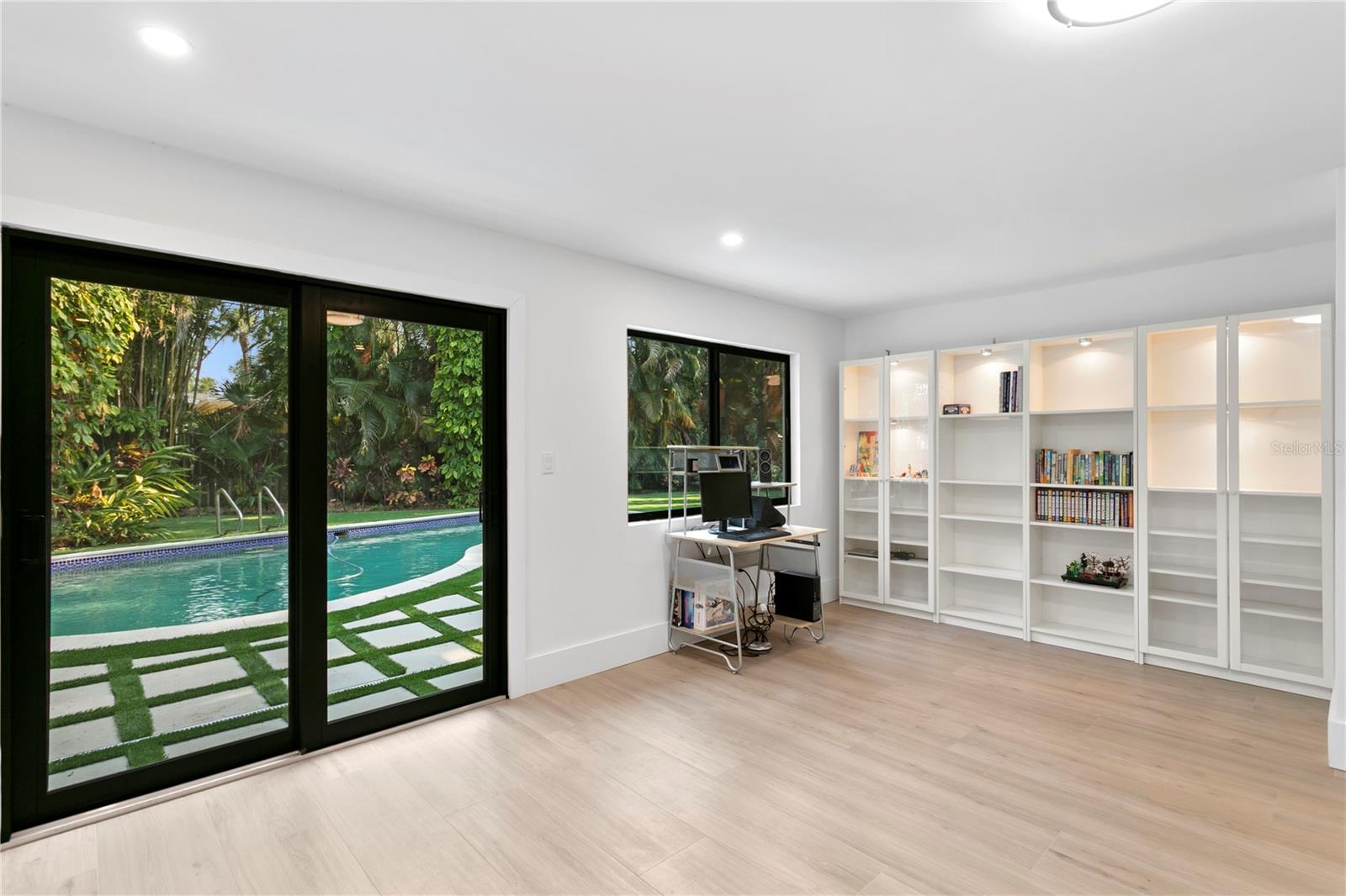 4308 W BEACH PARK DR, TAMPA, FL, 33609
