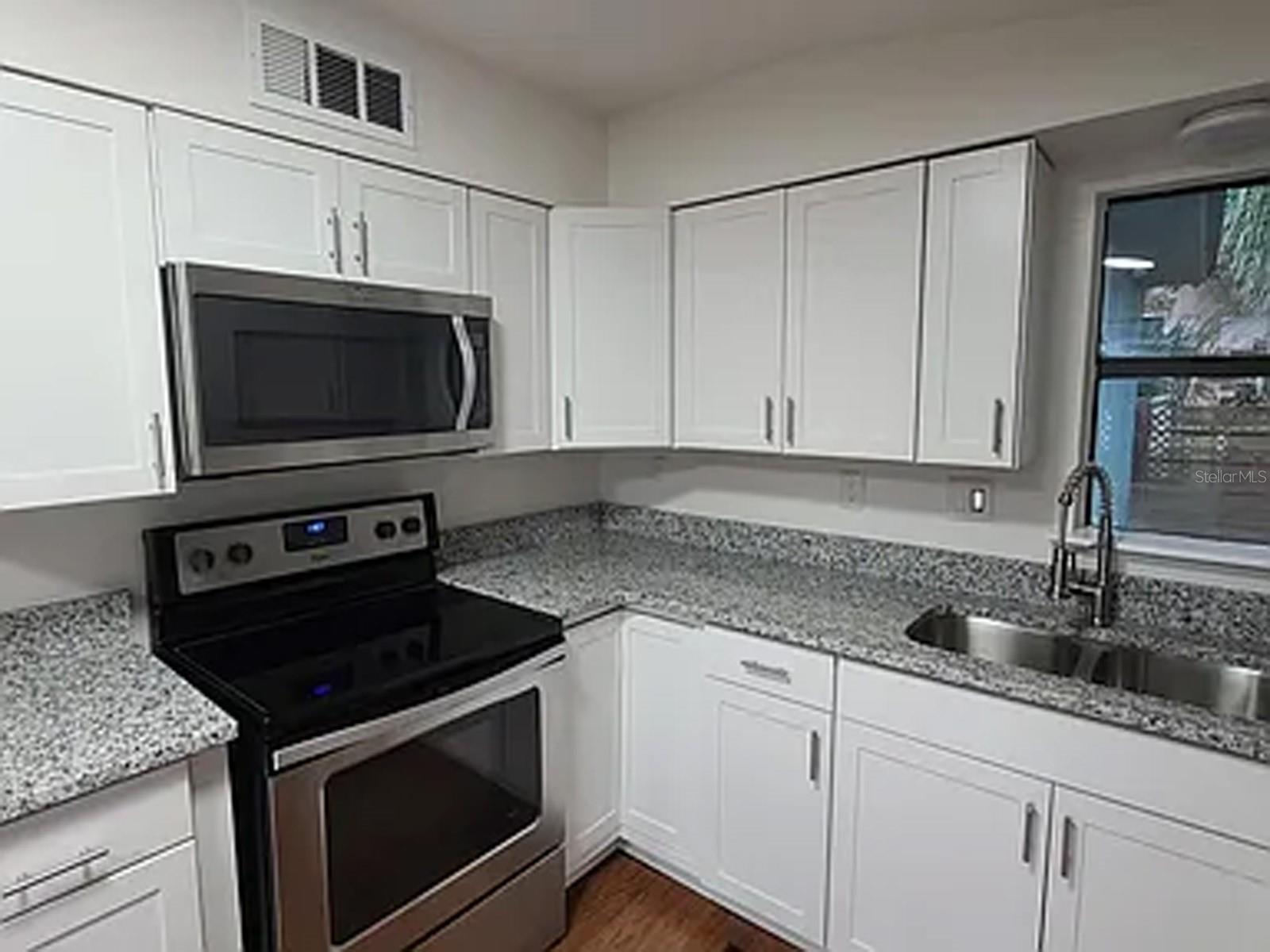 4 E BAY ST, DAVENPORT, FL, 33837