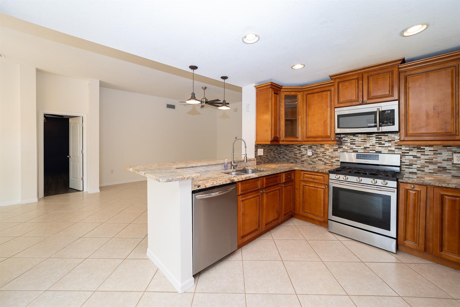 28430 MEADOWRUSH WAY, WESLEY CHAPEL, FL, 33543