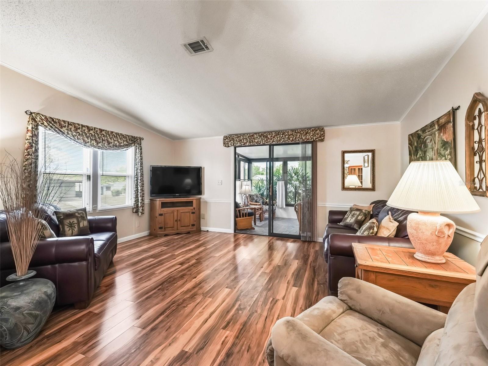 1003 PARKER PL, LADY LAKE, FL, 32159