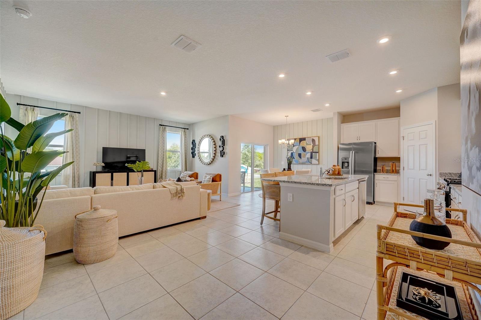 391 SHOREVIEW SANDS AVE, MASCOTTE, FL, 34753