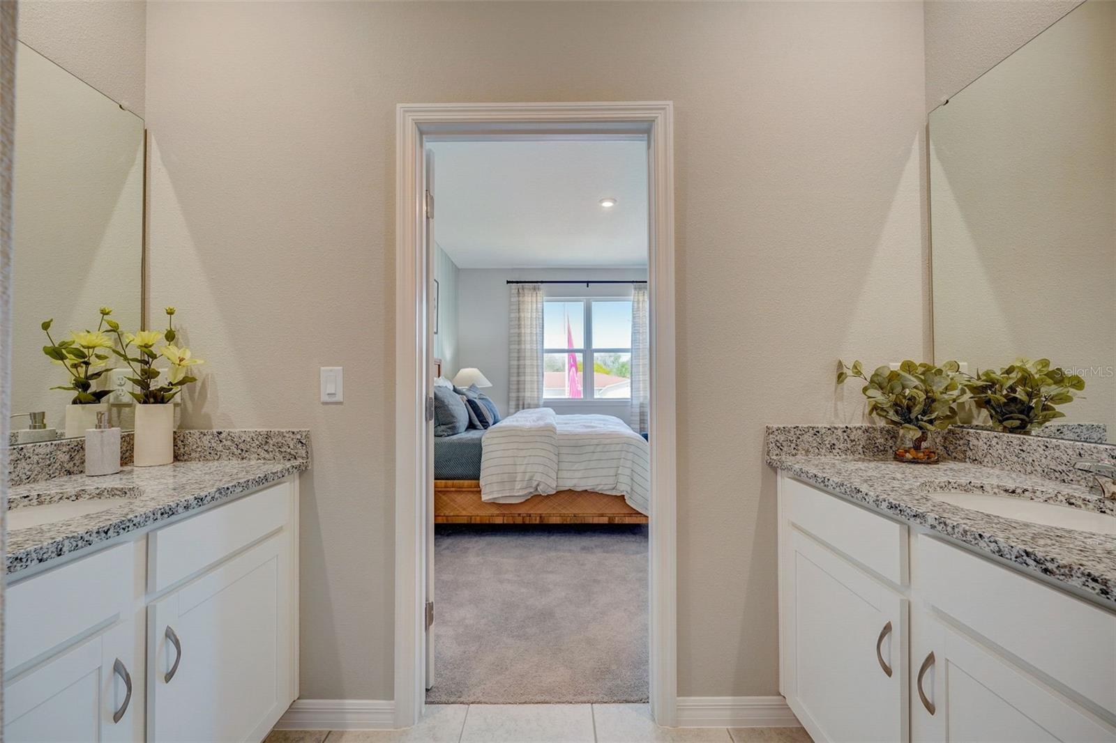 391 SHOREVIEW SANDS AVE, MASCOTTE, FL, 34753
