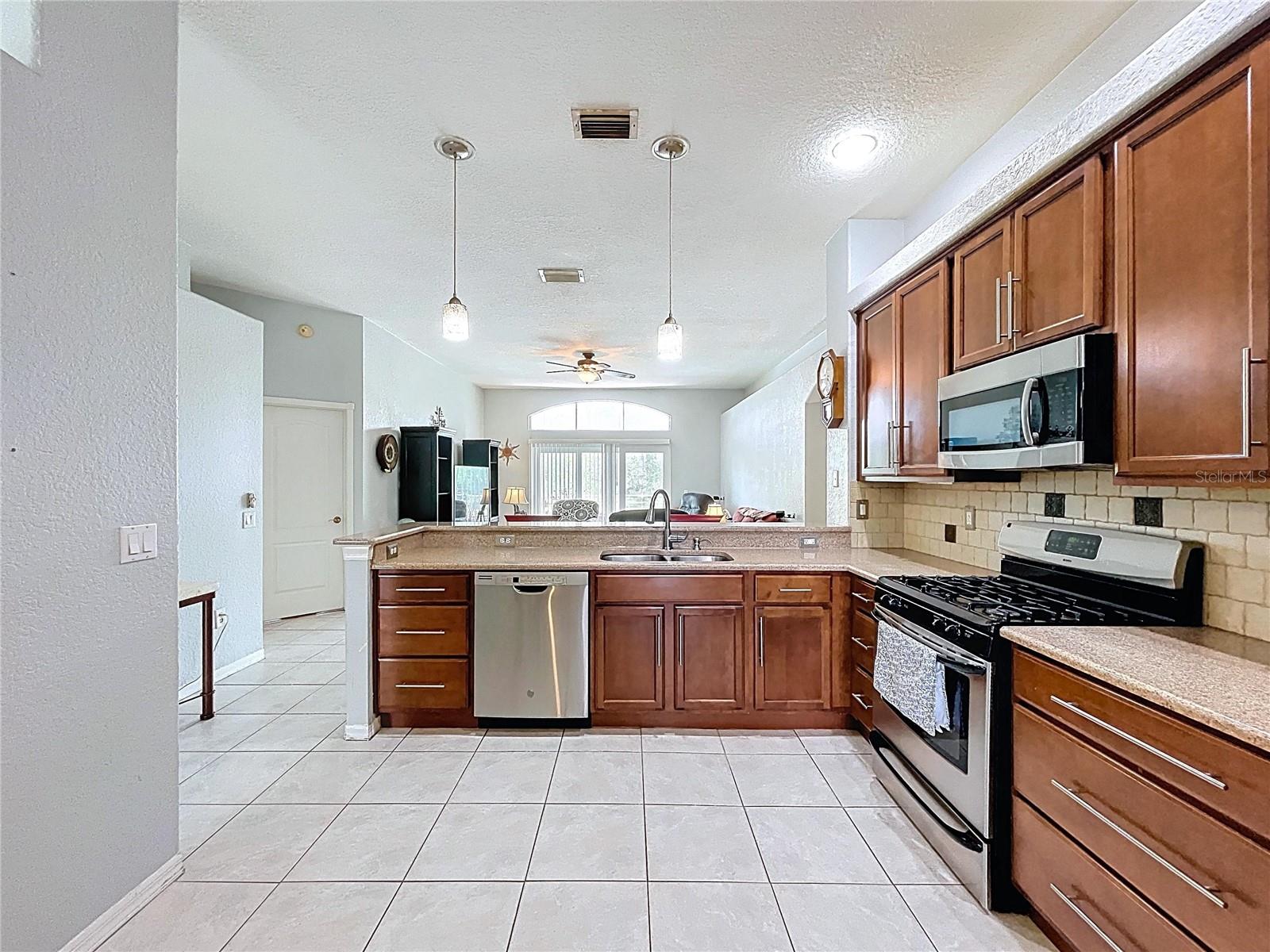 1626 BROOKSBEND DR, WESLEY CHAPEL, FL, 33543