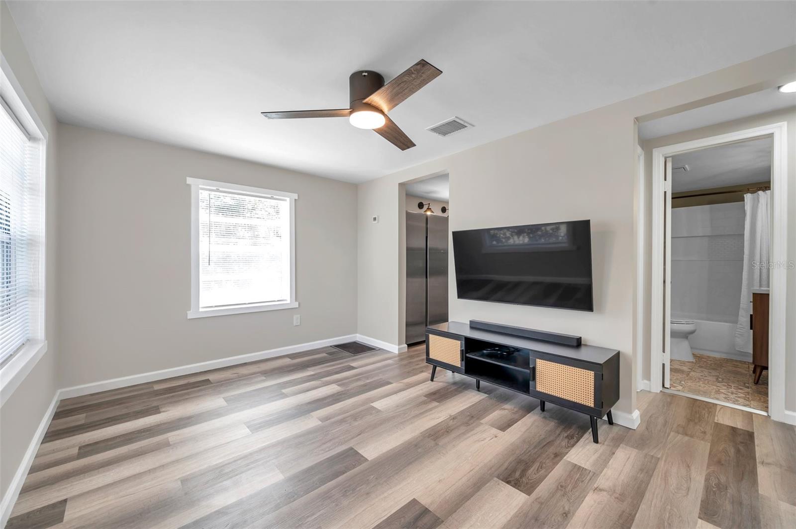 2838 N VALRICO RD, SEFFNER, FL, 33584