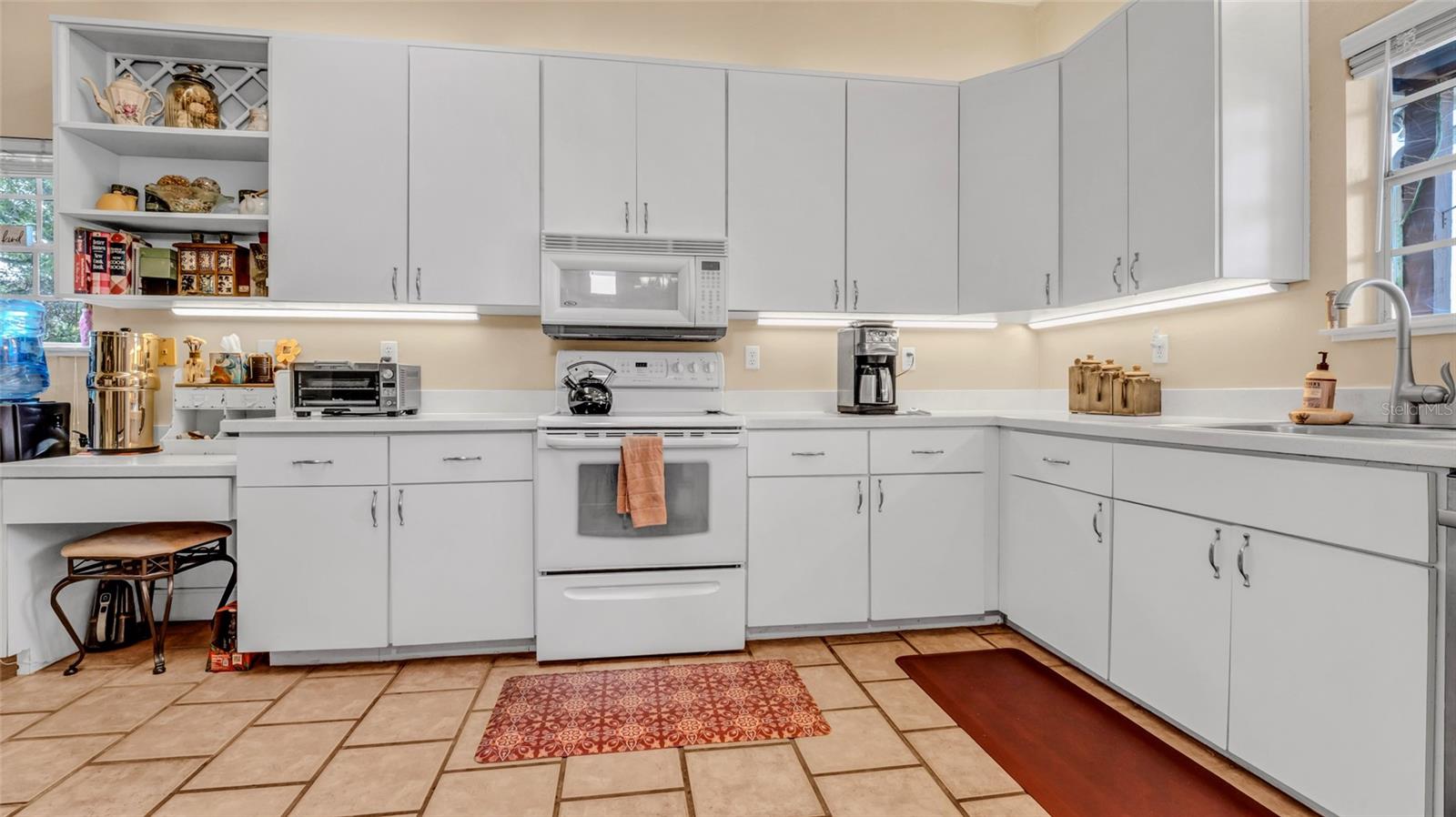 301 1/2 SHORE DR E, OLDSMAR, FL, 34677