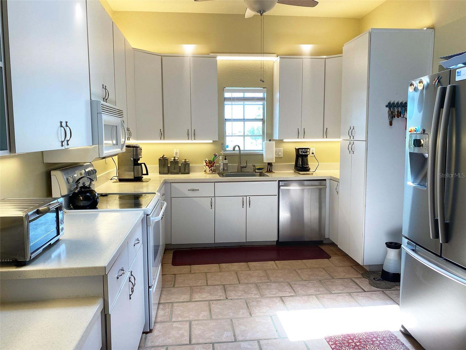 301 1/2 SHORE DR E, OLDSMAR, FL, 34677