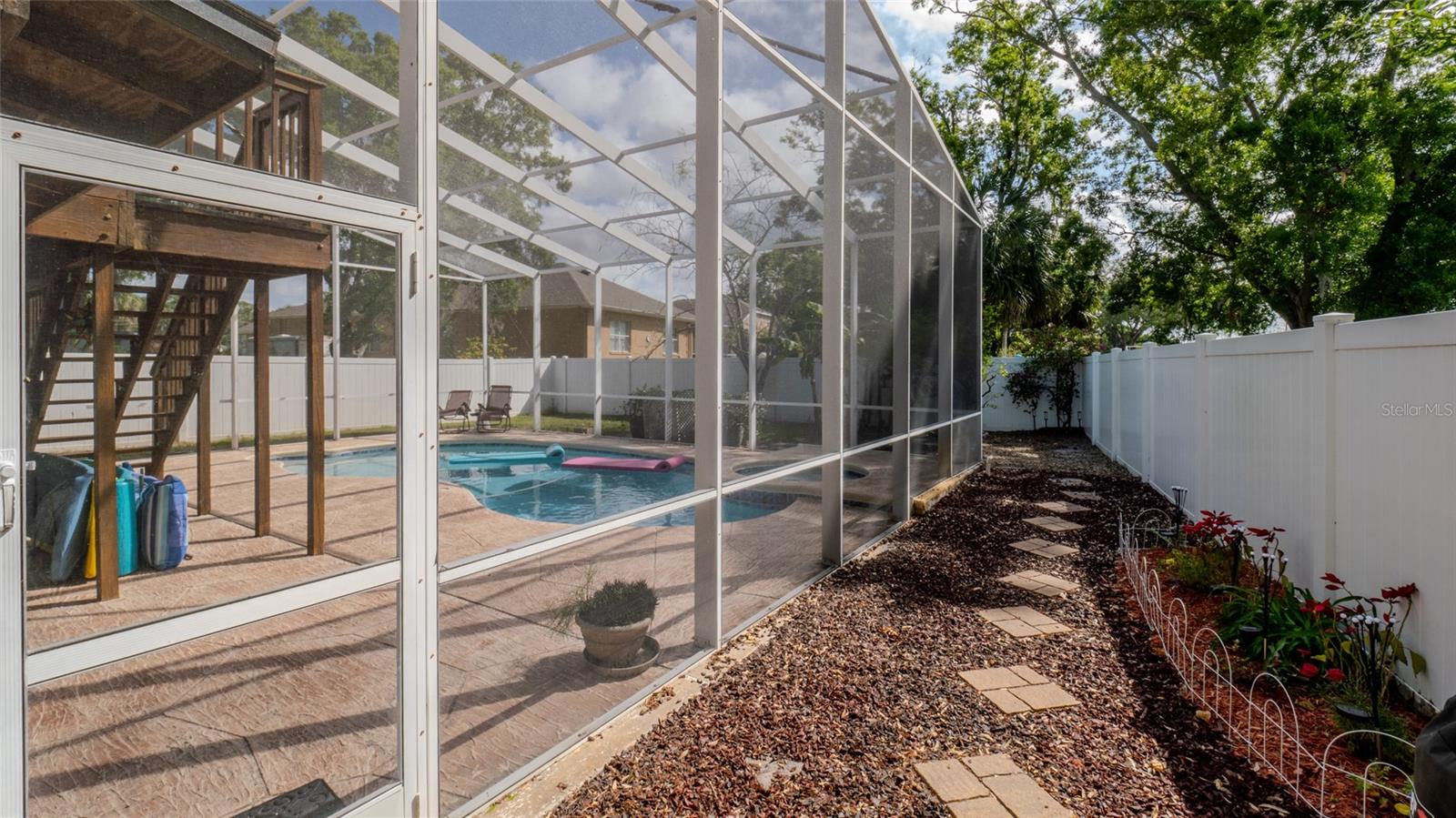 301 1/2 SHORE DR E, OLDSMAR, FL, 34677