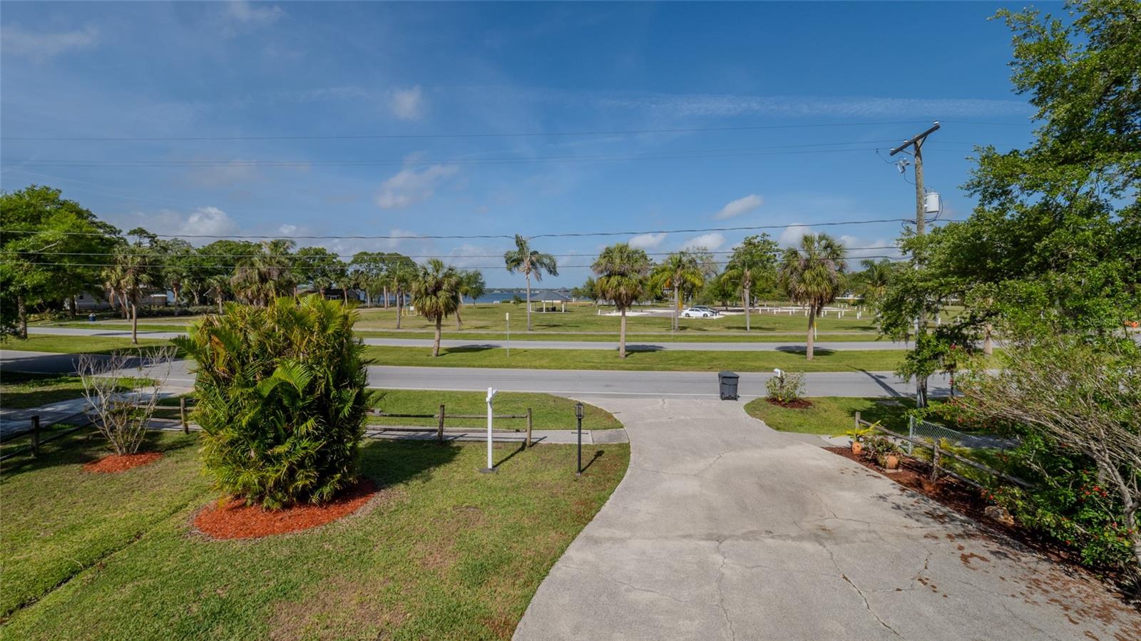 301 1/2 SHORE DR E, OLDSMAR, FL, 34677