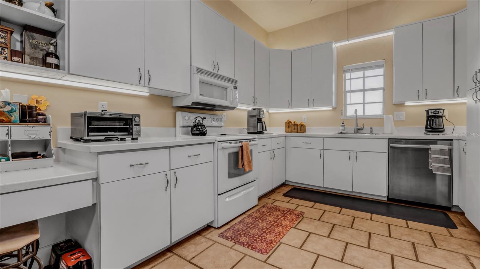 301 1/2 SHORE DR E, OLDSMAR, FL, 34677