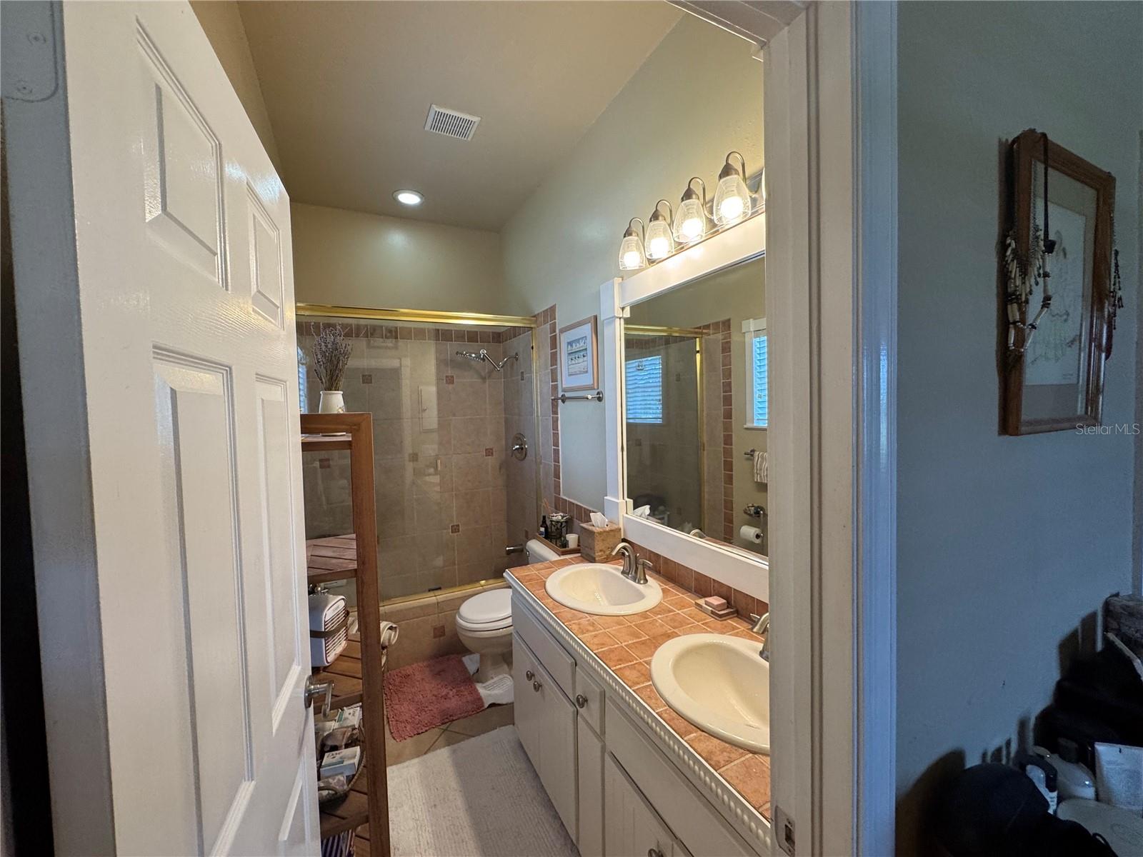 301 1/2 SHORE DR E, OLDSMAR, FL, 34677
