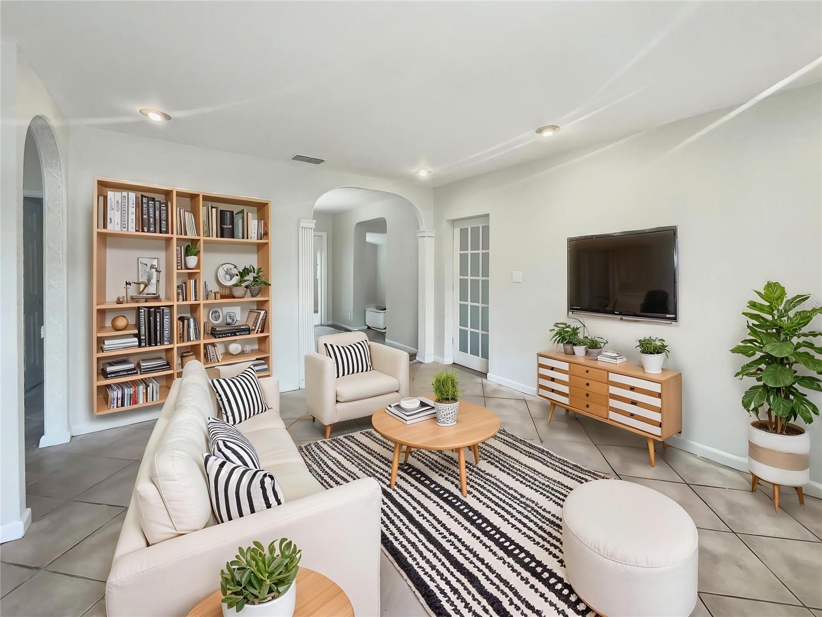 2405 E ANNIE ST, TAMPA, FL, 33612