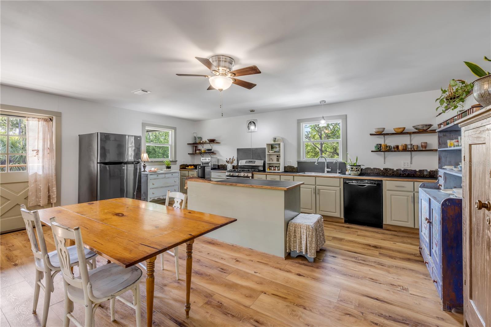 145 BAYWOOD DR, OAK HILL, FL, 32759