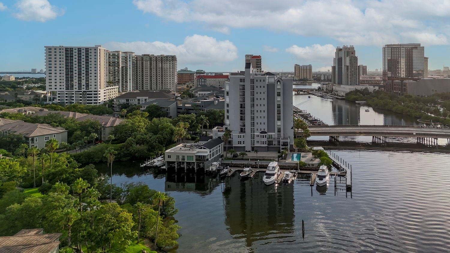 600 GARRISON COVE LN #2B, TAMPA, FL, 33602